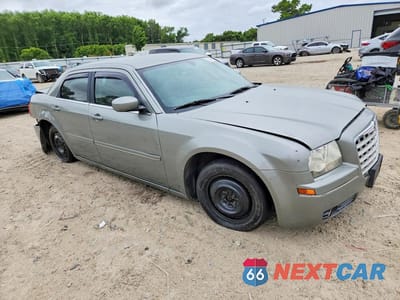 Czwarte zdjęcie samochodu z boku: 2005 CHRYSLER 300 TOURING VIN:2C3JA53GX5H667981 - miniatura