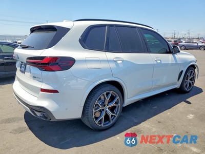 Trzecie zdjęcie samochodu z tyłu: 2026 BMW X5 XDRIVE50E VIN:5UX43EU03T9317351 - miniatura