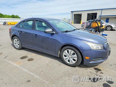 Czwarte zdjęcie samochodu z boku: 2013 CHEVROLET CRUZE LS VIN:1G1PA5SG0D7295559 - miniatura