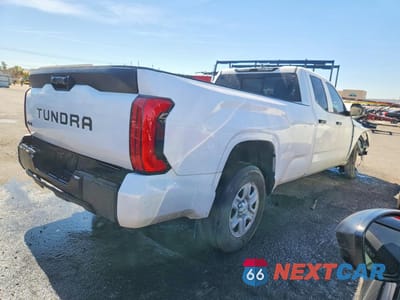 Trzecie zdjęcie samochodu z tyłu: 2024 TOYOTA TUNDRA SR VIN:5TFKB5GD3RX003150 - miniatura