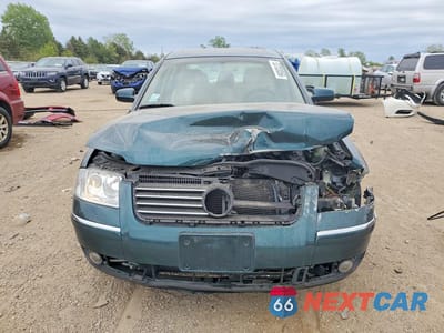 Piąte zdjęcie samochodu w środku: 2002 VOLKSWAGEN PASSAT GLX VIN:WVWRH63B62P019341 - miniatura