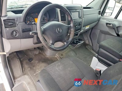 Zdjęcie 8 z 13 samochodu: 2015 MERCEDES BENZ SPRINTER 2500 DELIVERY VAN VIN:WD3PE8DC3FP111087 - miniatura