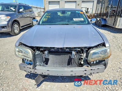 Piąte zdjęcie samochodu w środku: 2018 CHRYSLER 300 LIMITED VIN:2C3CCAEGXJH145936 - miniatura