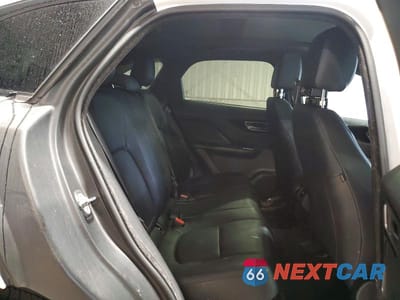 Zdjęcie 11 z 13 samochodu: 2019 JAGUAR F-PACE PREMIUM VIN:SADCJ2FN8KA356528 - miniatura