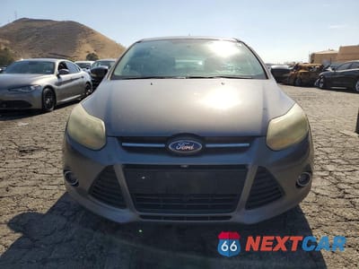 Piąte zdjęcie samochodu w środku: 2014 FORD FOCUS TITANIUM VIN:1FADP3N21EL311957 - miniatura