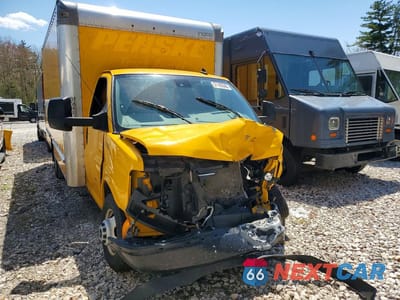 Czwarte zdjęcie samochodu z boku: 2022 GMC SAVANA BOX TRUCK VIN:7GZ37TC73NN006813 - miniatura