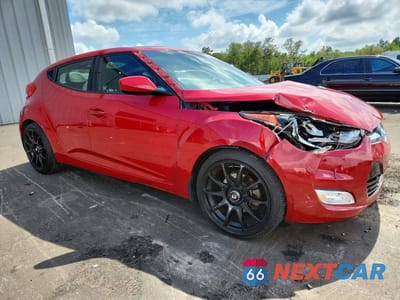 Czwarte zdjęcie samochodu z boku: 2013 HYUNDAI VELOSTER BASE VIN:KMHTC6AD9DU165256 - miniatura