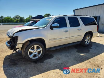 2011 CHEVROLET SUBURBAN C1500 LTZ 1GNSCKE05BR376977 - główne zdjęcie licytacji z USA - miniatura