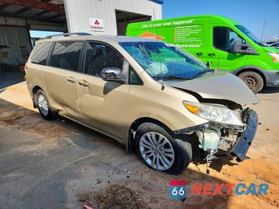 Czwarte zdjęcie samochodu z boku: 2014 TOYOTA SIENNA XLE 8-PASSENGER VIN:5TDYK3DC3ES517705 - miniatura