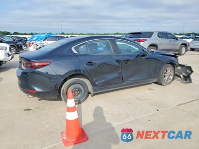 Trzecie zdjęcie samochodu z tyłu: 2021 MAZDA 3 VIN:JM1BPAAL5M1322104 - miniatura