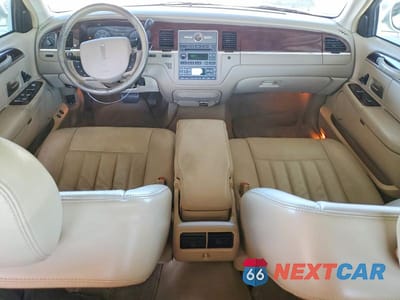 Zdjęcie 8 z 12 samochodu: 2007 LINCOLN TOWN CAR SIGNATURE VIN:1LNHM81W57Y601629 - miniatura