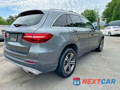 Trzecie zdjęcie samochodu z tyłu: 2018 MERCEDES-BENZ GLC 350E VIN:WDC0G5EB3JF419357 - miniatura