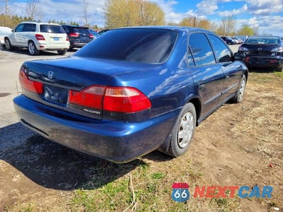 Czwarte zdjęcie samochodu z boku: 2000 HONDA ACCORD DX VIN:1HGCF8643YA805664 - miniatura