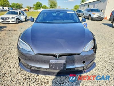 Piąte zdjęcie samochodu w środku: 2021 TESLA MODEL S VIN:5YJSA1E55MF442103 - miniatura