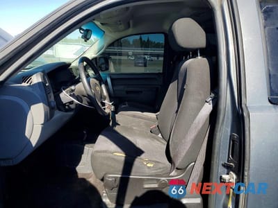 Zdjęcie 7 z 12 samochodu: 2011 CHEVROLET SILVERADO K1500 LS VIN:1GCRKREA0BZ330419 - miniatura
