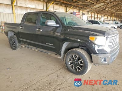 Czwarte zdjęcie samochodu z boku: 2017 TOYOTA TUNDRA CREWMAX LIMITED VIN:5TFHW5F11HX582756 - miniatura