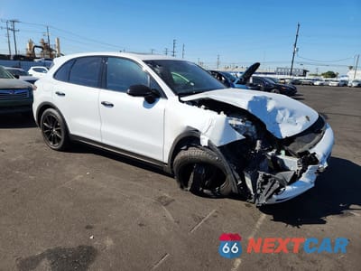 Czwarte zdjęcie samochodu z boku: 2022 PORSCHE CAYENNE VIN:WP1AA2AYXNDA01494 - miniatura