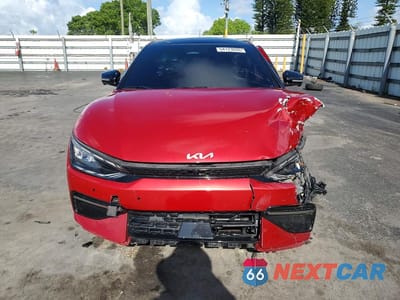 Piąte zdjęcie samochodu w środku: 2023 KIA EV6 GT LINE VIN:KNDC44LA4P5118532 - miniatura