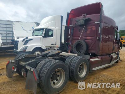 Czwarte zdjęcie samochodu z boku: 2013 FREIGHTLINER CASCADIA SEMI TRUCK VIN:3AKJGLDVXDSFD8485 - miniatura