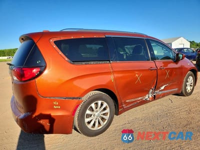 Trzecie zdjęcie samochodu z tyłu: 2018 CHRYSLER PACIFICA TOURING L PLUS VIN:2C4RC1EG9JR172299 - miniatura