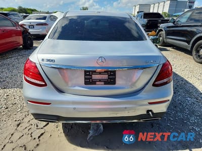 Zdjęcie 6 z 12 samochodu: 2017 MERCEDES-BENZ E 300 4MATIC VIN:WDDZF4KB7HA158424 - miniatura
