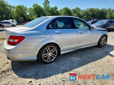 Trzecie zdjęcie samochodu z tyłu: 2013 MERCEDES-BENZ C 300 4MATIC VIN:WDDGF8AB9DR300882 - miniatura