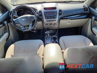 Zdjęcie 8 z 13 samochodu: 2014 KIA SORENTO LX VIN:5XYKTCA68EG450825 - miniatura