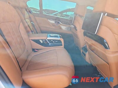 Zdjęcie 10 z 12 samochodu: 2019 BMW M760 XI VIN:WBA7H6C58KG615050 - miniatura