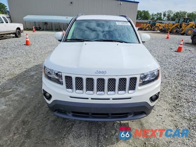 Piąte zdjęcie samochodu w środku: 2017 JEEP COMPASS LATITUDE VIN:1C4NJCEA8HD212901 - miniatura