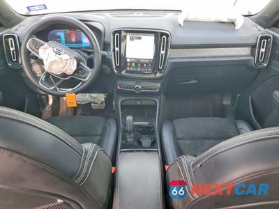 Zdjęcie 8 z 13 samochodu: 2022 VOLVO XC40 P8 RECHARGE PLUS VIN:YV4ED3UR7N2643975 - miniatura