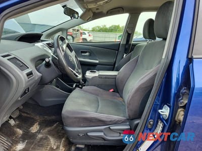 Zdjęcie 7 z 13 samochodu: 2014 TOYOTA PRIUS V TWO VIN:JTDZN3EU4E3335757 - miniatura