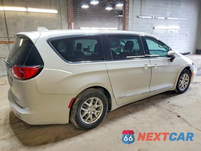Trzecie zdjęcie samochodu z tyłu: 2017 CHRYSLER PACIFICA LX VIN:2C4RC1CG1HR665570 - miniatura
