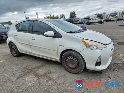 Czwarte zdjęcie samochodu z boku: 2013 TOYOTA PRIUS C TWO VIN:JTDKDTB32D1050727 - miniatura