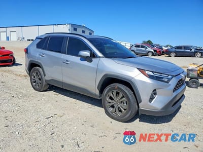 Czwarte zdjęcie samochodu z boku: 2023 TOYOTA RAV4 XLE PREMIUM VIN:4T3B6RFV2PU124128 - miniatura