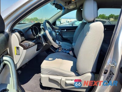Zdjęcie 7 z 13 samochodu: 2013 KIA SORENTO LX VIN:5XYKTDA25DG311365 - miniatura