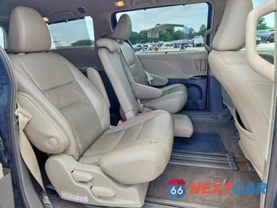 Zdjęcie 11 z 13 samochodu: 2019 TOYOTA SIENNA XLE PREMIUM 8-PASSENGER VIN:5TDYZ3DC6KS975827 - miniatura