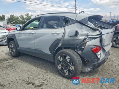 Drugie zdjęcie samochodu z przodu: 2025 HYUNDAI KONA SEL VIN:KM8HBCAB6SU305976 - miniatura
