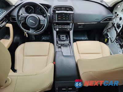 Zdjęcie 8 z 14 samochodu: 2018 JAGUAR F-PACE PREMIUM VIN:SADCJ2GX5JA237057 - miniatura