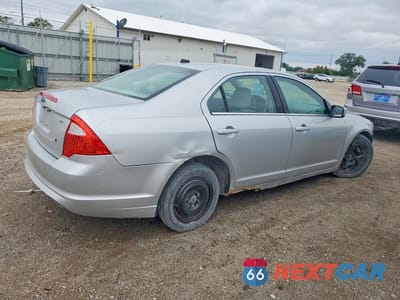 Trzecie zdjęcie samochodu z tyłu: 2010 FORD FUSION SE VIN:3FAHP0HA4AR349293 - miniatura