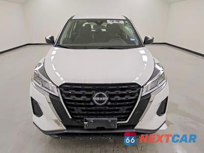 Piąte zdjęcie samochodu w środku: 2024 NISSAN KICKS S VIN:3N1CP5BV9RL532669 - miniatura