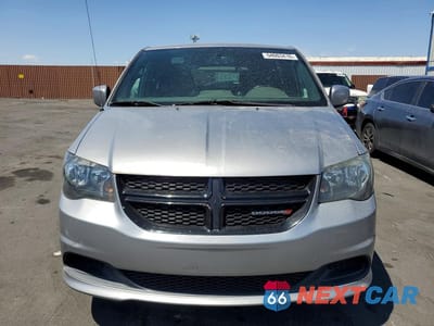 Piąte zdjęcie samochodu w środku: 2017 DODGE GRAND CARAVAN SE VIN:2C4RDGBG9HR601553 - miniatura