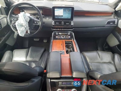 Zdjęcie 8 z 13 samochodu: 2021 LINCOLN NAVIGATOR RESERVE VIN:5LMJJ2LT0MEL00884 - miniatura