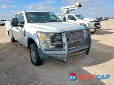 Czwarte zdjęcie samochodu z boku: 2017 FORD F250 SUPER DUTY VIN:1FD7W2B64HEE09719 - miniatura