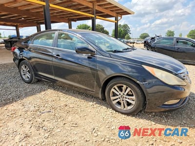 Czwarte zdjęcie samochodu z boku: 2013 HYUNDAI SONATA GLS VIN:5NPEB4AC8DH810484 - miniatura