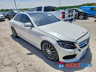 Czwarte zdjęcie samochodu z boku: 2015 MERCEDES-BENZ C 400 4MATIC VIN:55SWF6GB1FU030555 - miniatura