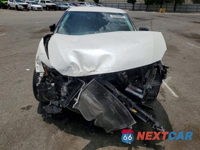 Piąte zdjęcie samochodu w środku: 2017 NISSAN MAXIMA 3.5 SV VIN:1N4AA6AP5HC393882 - miniatura
