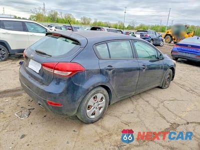 Trzecie zdjęcie samochodu z tyłu: 2017 KIA FORTE LX VIN:KNAFK5A84H5714022 - miniatura