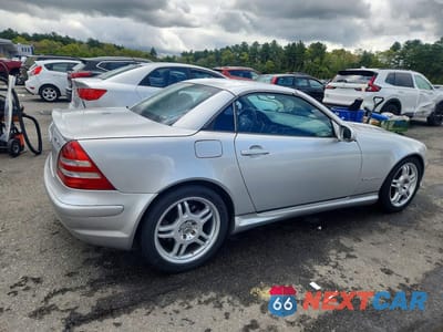 Trzecie zdjęcie samochodu z tyłu: 2002 MERCEDES-BENZ SLK 32 AMG KOMPRESSOR VIN:WDBKK66F32F238733 - miniatura