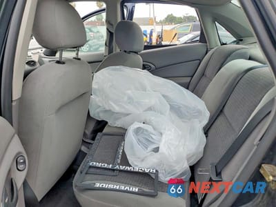 Zdjęcie 10 z 12 samochodu: 2003 FORD FOCUS SE COMFORT VIN:1FAFP34Z23W320525 - miniatura