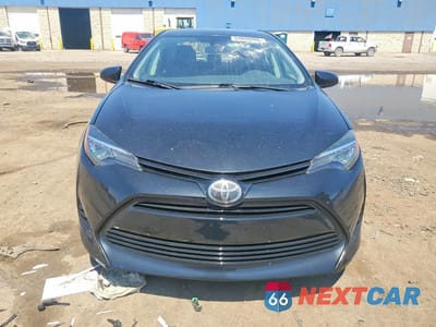 Piąte zdjęcie samochodu w środku: 2018 TOYOTA COROLLA LE VIN:2T1BURHE6JC044500 - miniatura